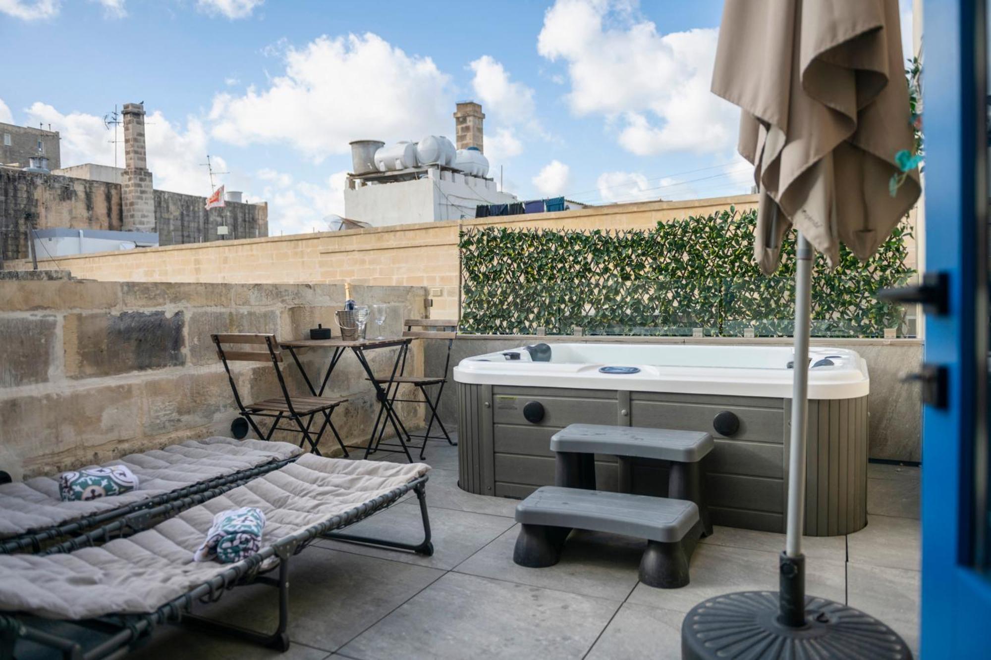 Mandera'S Boutique Suites & Dorms Valletta Exterior photo