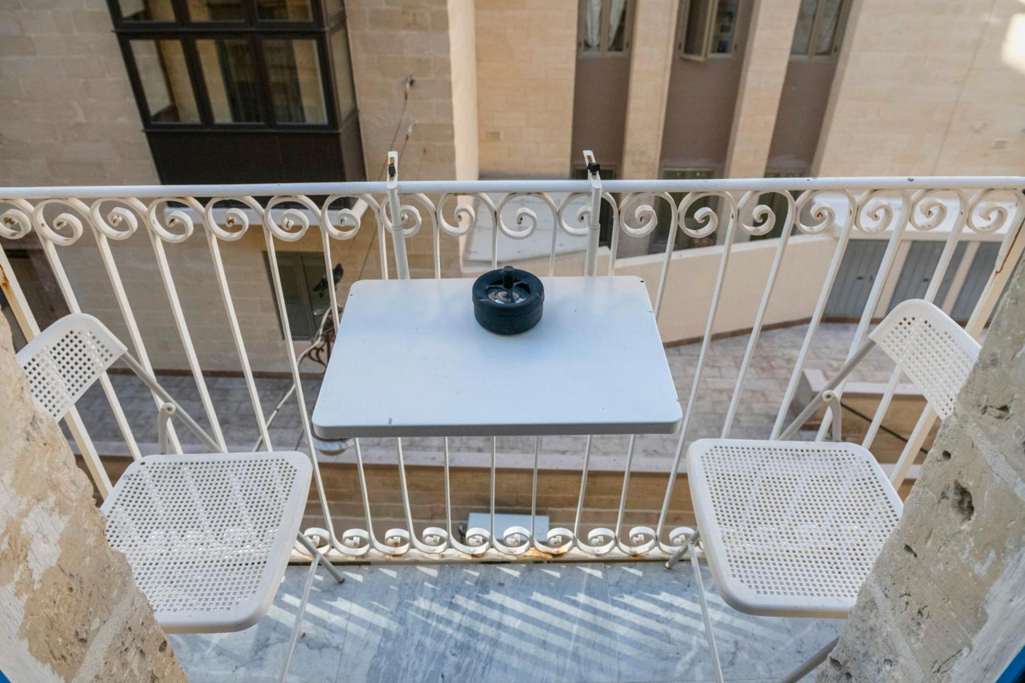 Mandera'S Boutique Suites & Dorms Valletta Exterior photo