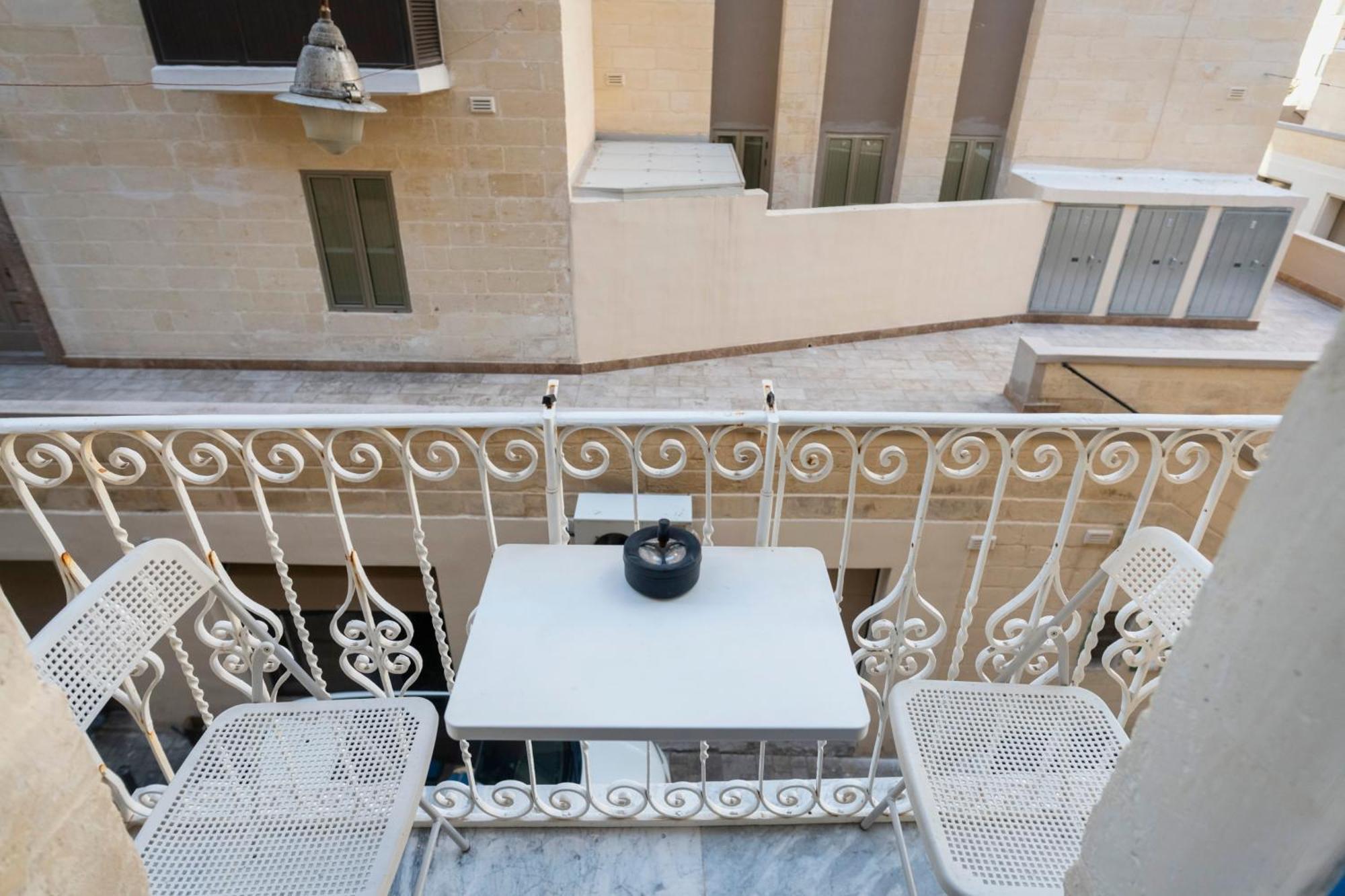Mandera'S Boutique Suites & Dorms Valletta Exterior photo